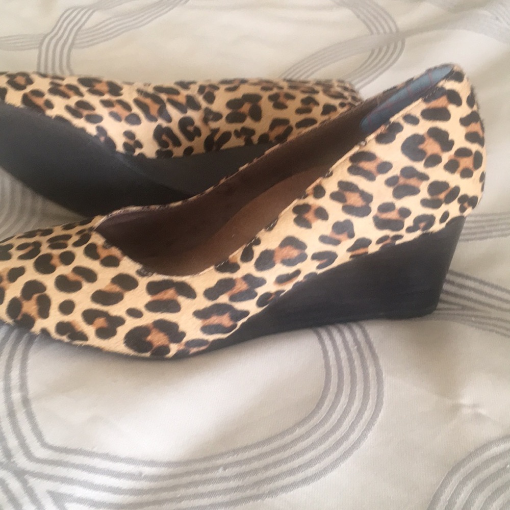 Gorgeous Vionic wedges !Trendy cheetah print !
